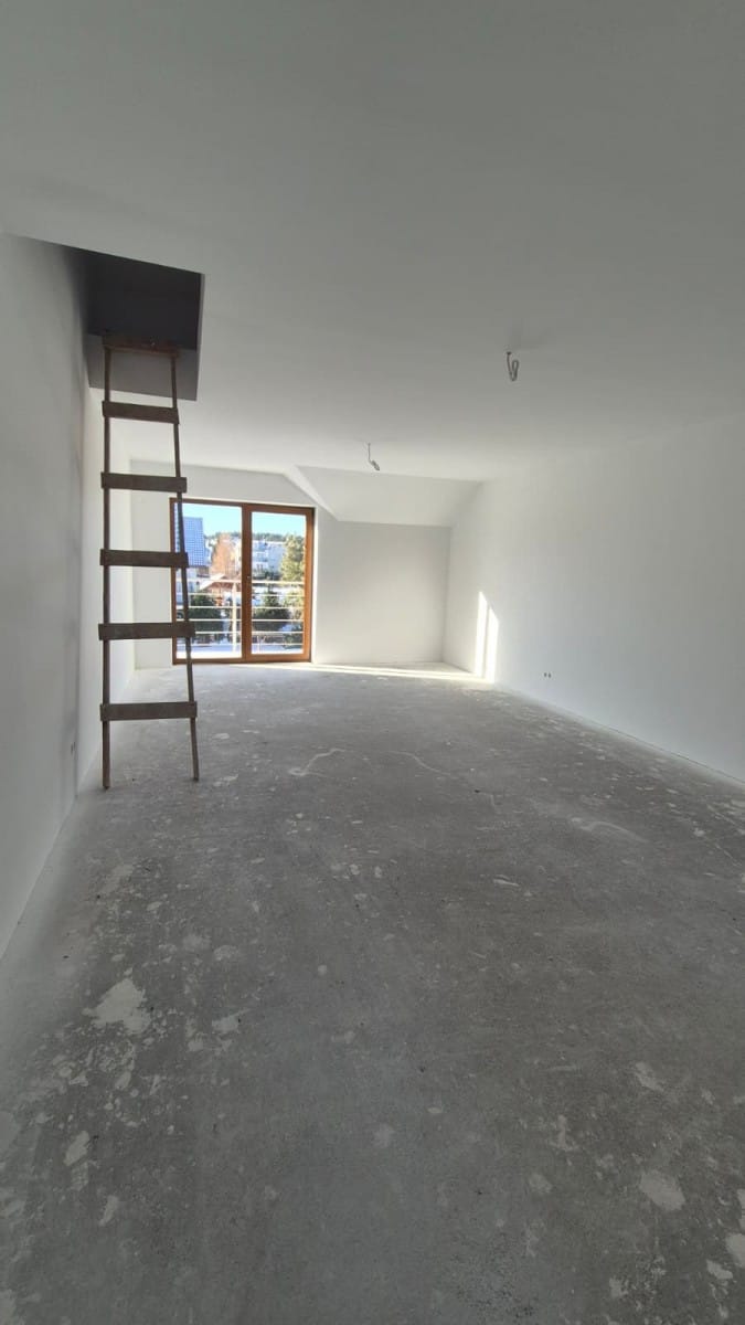 Dom 14 pokojowe na Sprzedaż