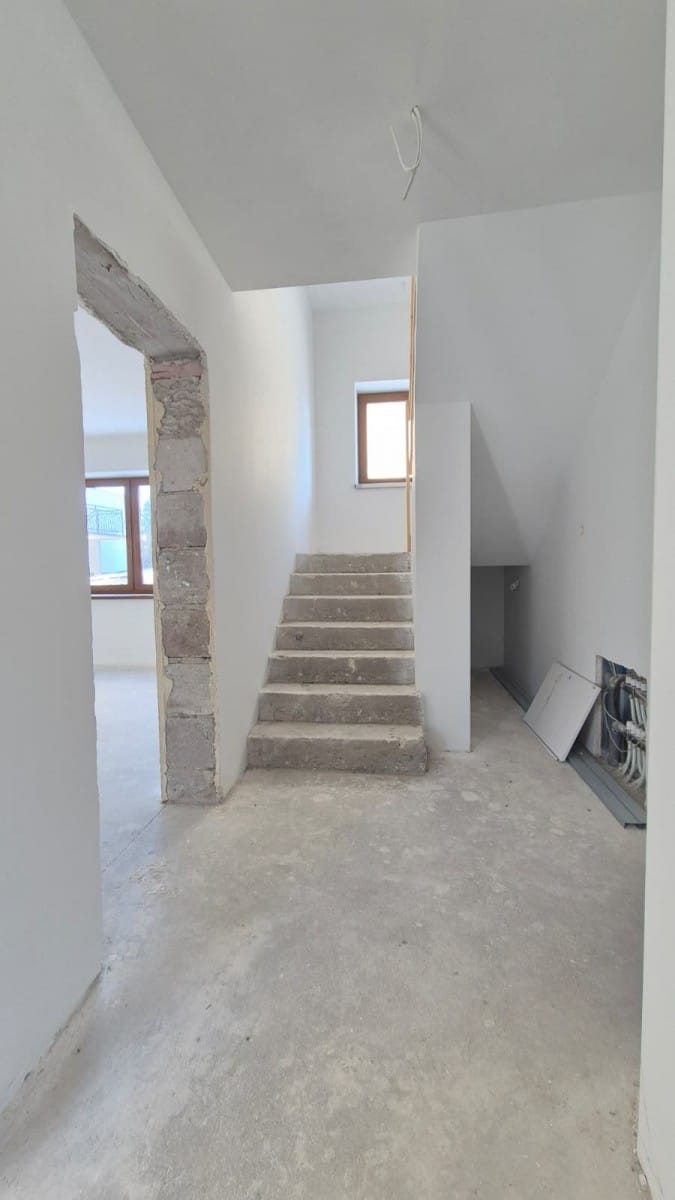 Dom 14 pokojowe na Sprzedaż