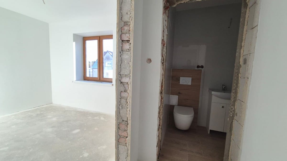 Dom 14 pokojowe na Sprzedaż