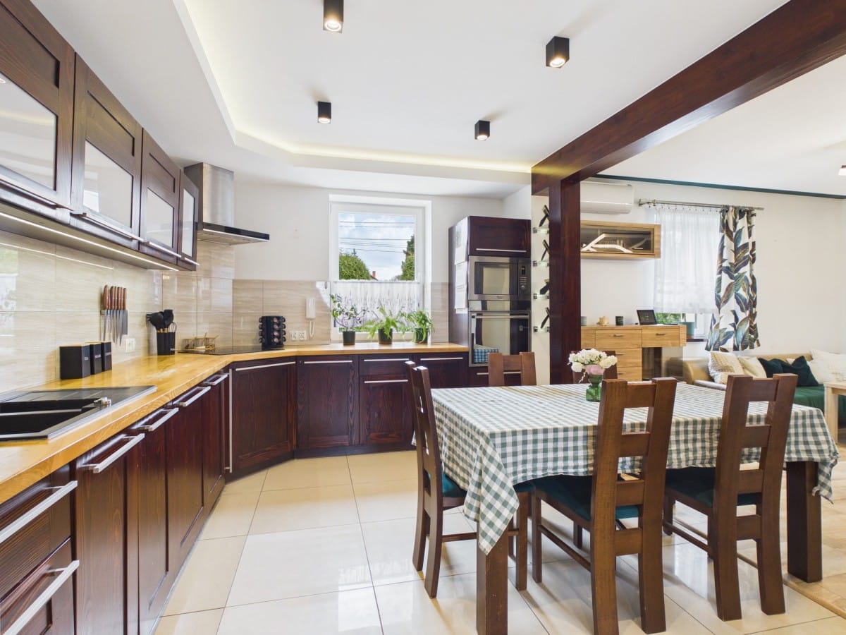 Dom 7 pokojowe na Sprzedaż