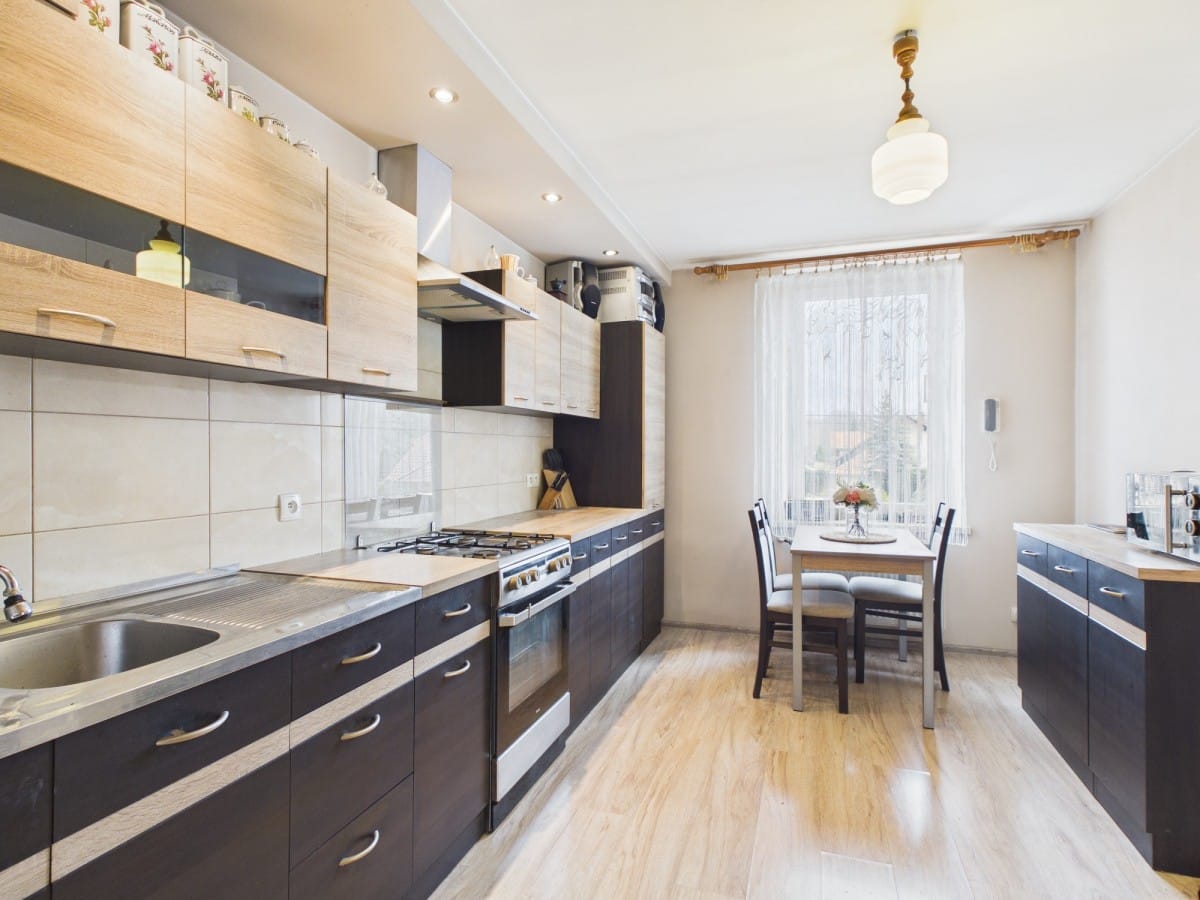 Dom 7 pokojowe na Sprzedaż