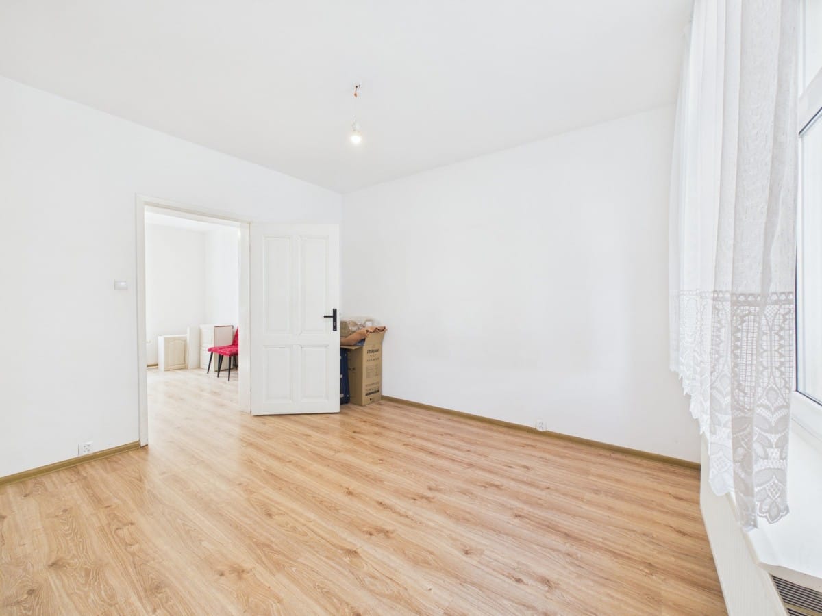 Dom 6 pokojowe na Sprzedaż