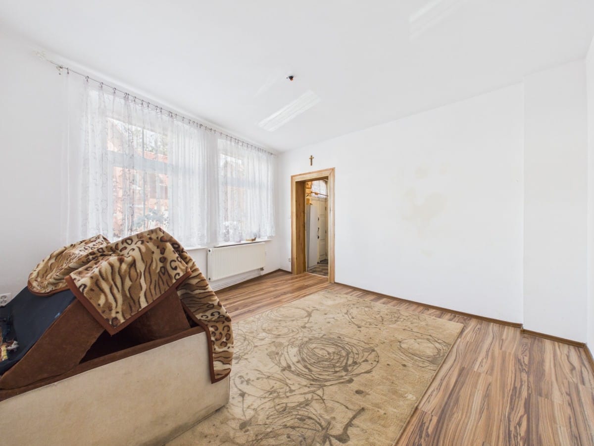 Dom 6 pokojowe na Sprzedaż