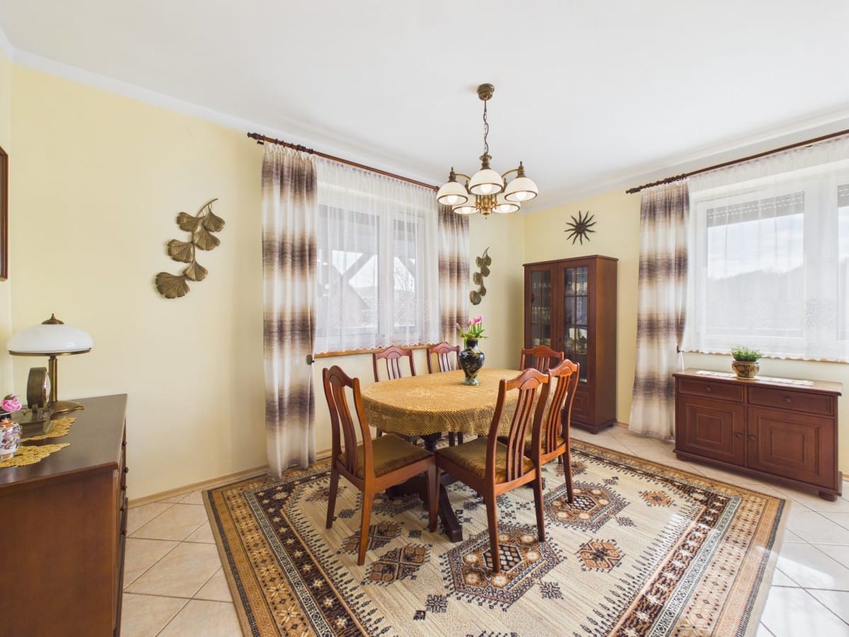 Dom 5 pokojowe na Sprzedaż