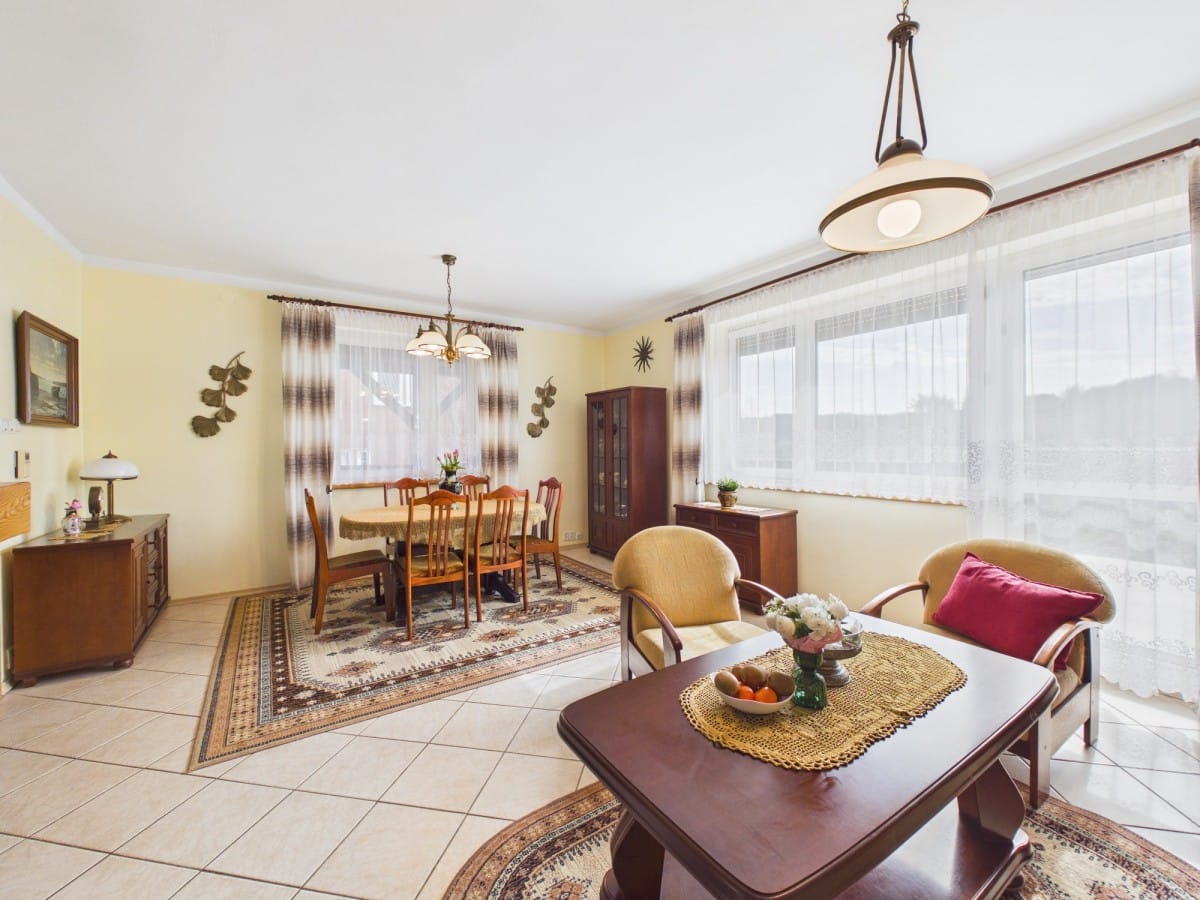 Dom 5 pokojowe na Sprzedaż