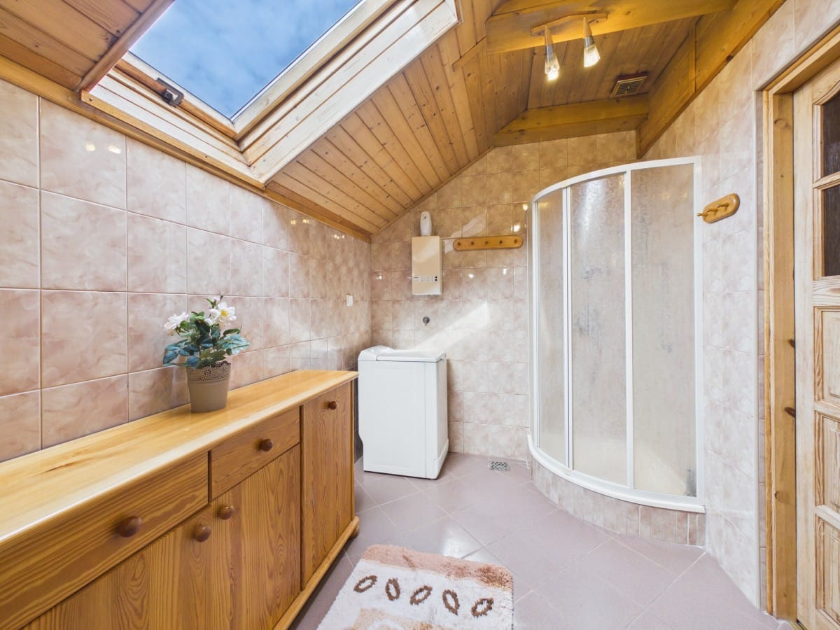 Dom 5 pokojowe na Sprzedaż