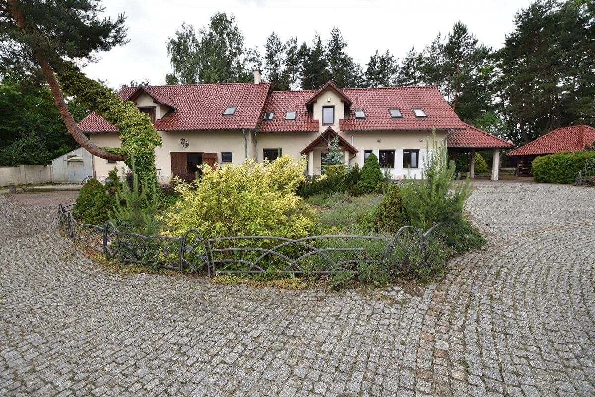 Dom 8 pokojowe na Sprzedaż
