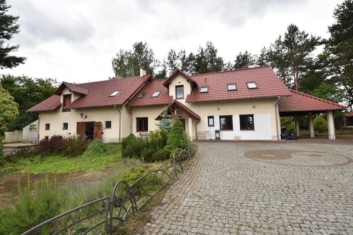 Dom 8 pokojowe na Sprzedaż