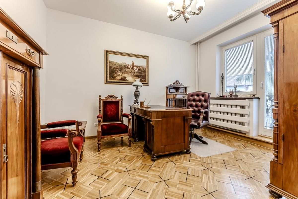 Dom 10 pokojowe na Sprzedaż