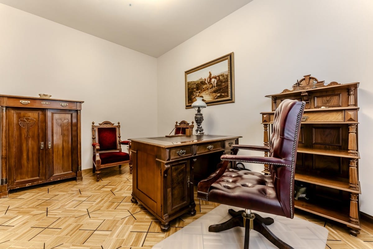 Dom 10 pokojowe na Sprzedaż