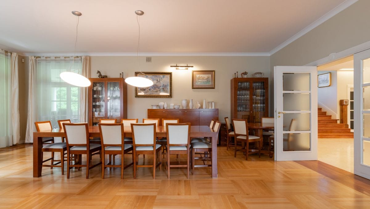 Dom 8 pokojowe na Sprzedaż