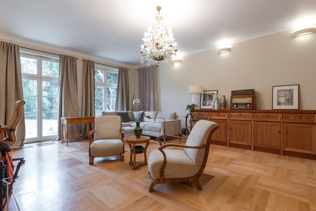 Dom 8 pokojowe na Sprzedaż