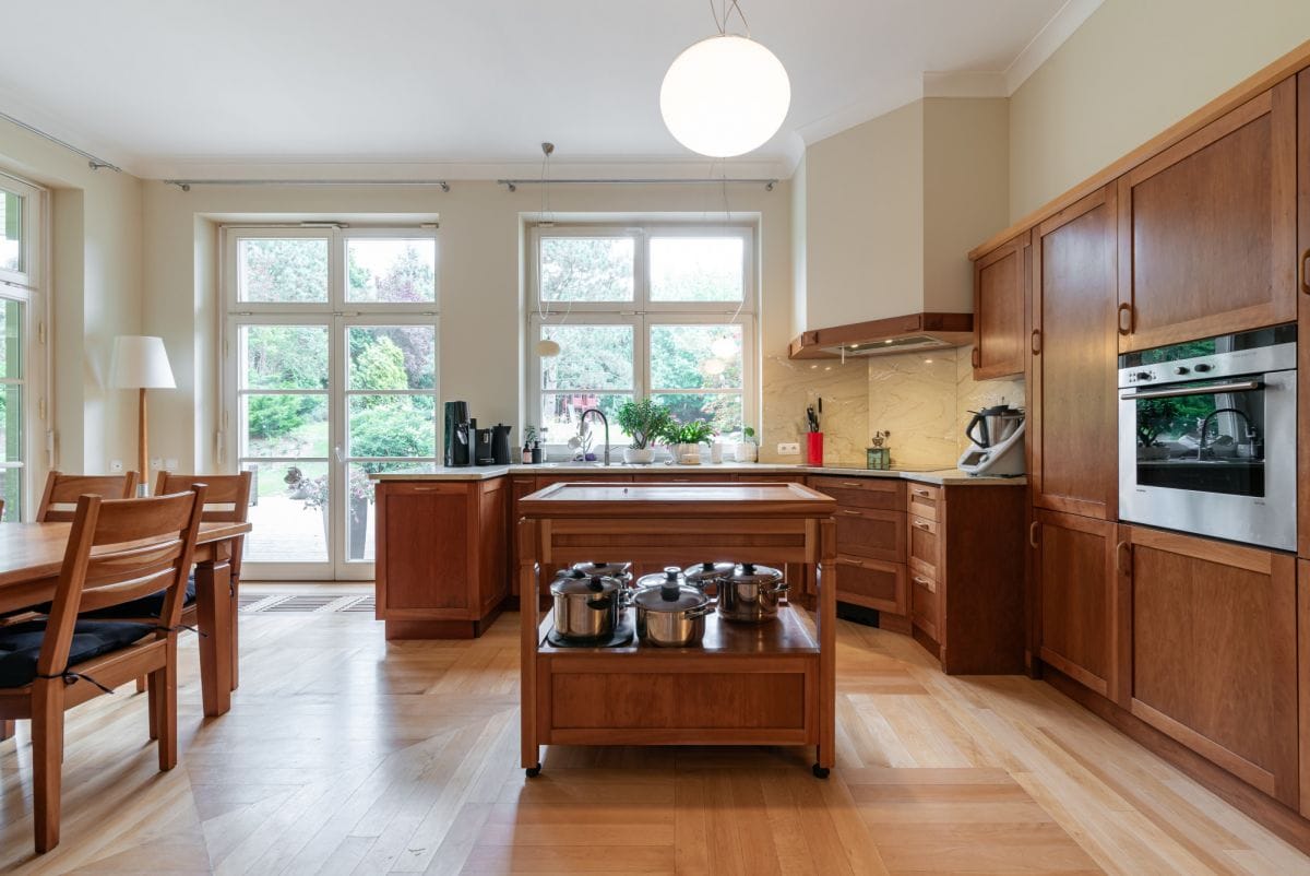 Dom 8 pokojowe na Sprzedaż