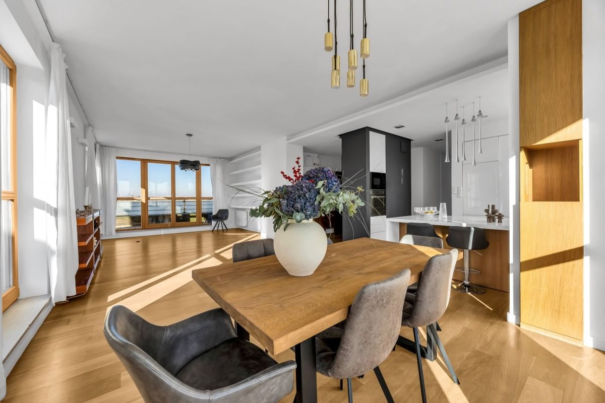 Mieszkanie 5 pokojowe na Sprzedaż