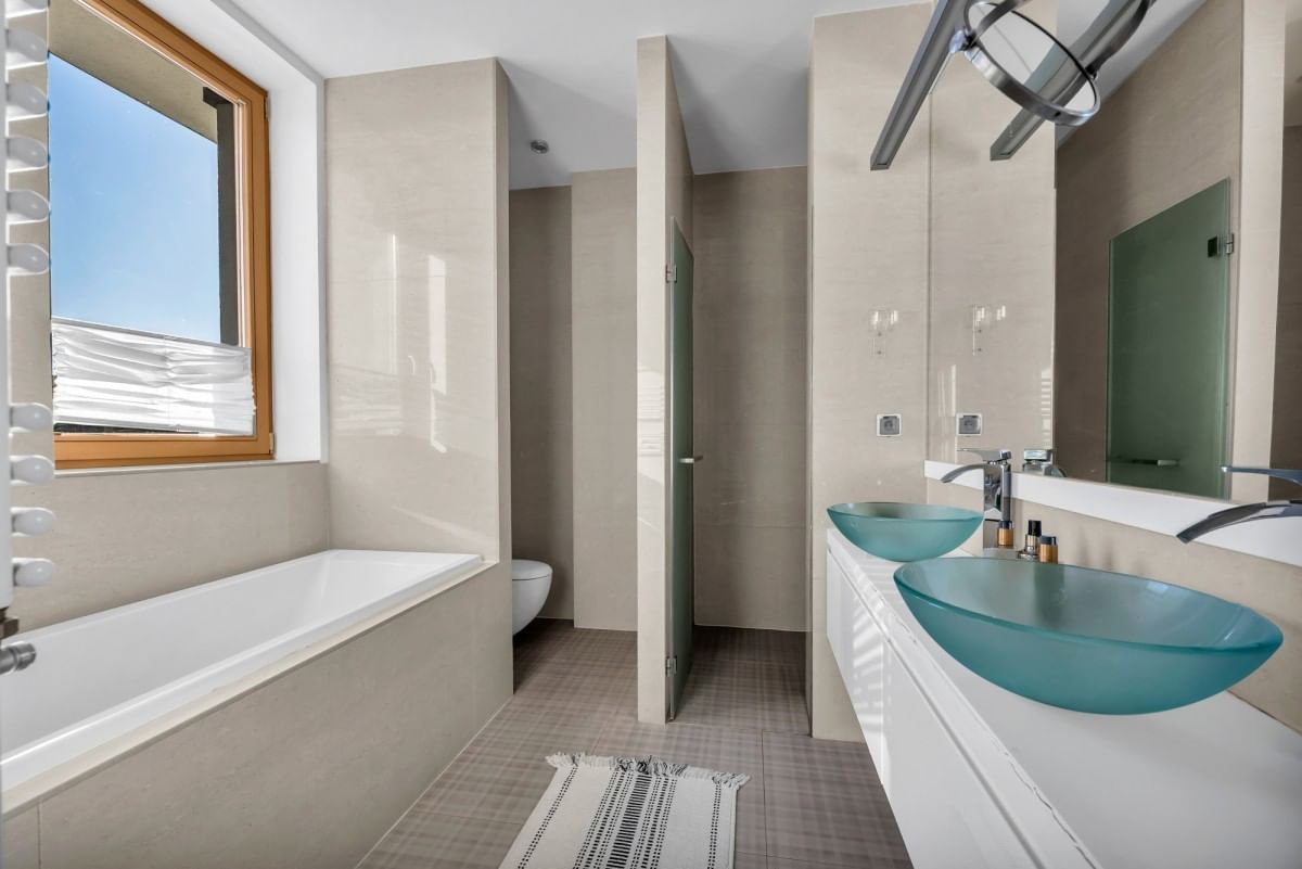 Mieszkanie 5 pokojowe na Sprzedaż