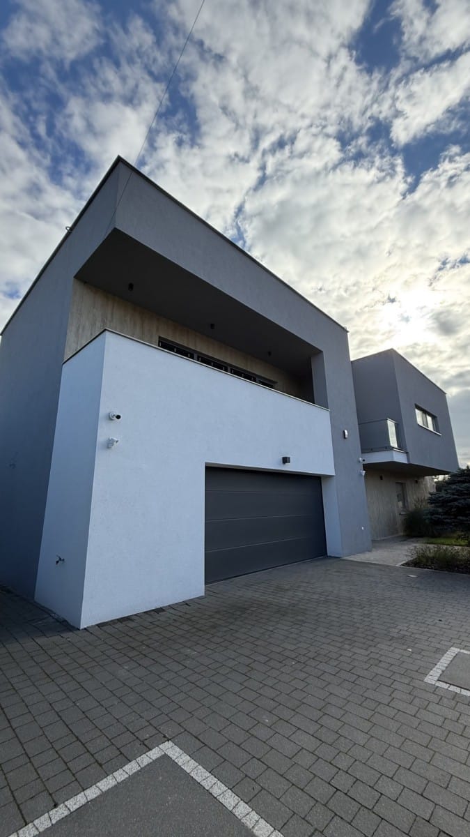 Dom 7 pokojowe na Sprzedaż