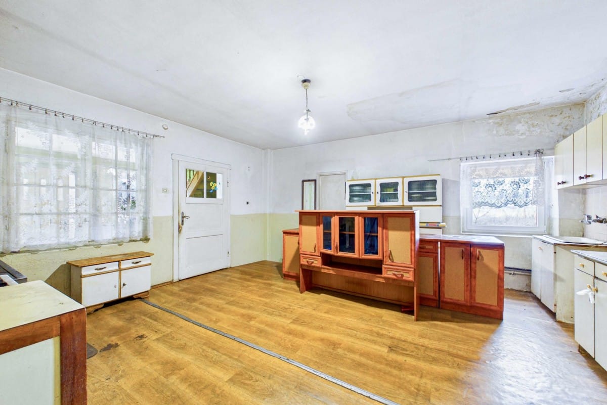 Dom 8 pokojowe na Sprzedaż