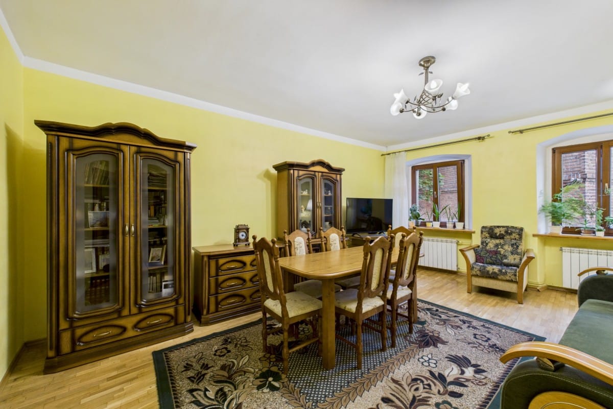 Dom 6 pokojowe na Sprzedaż