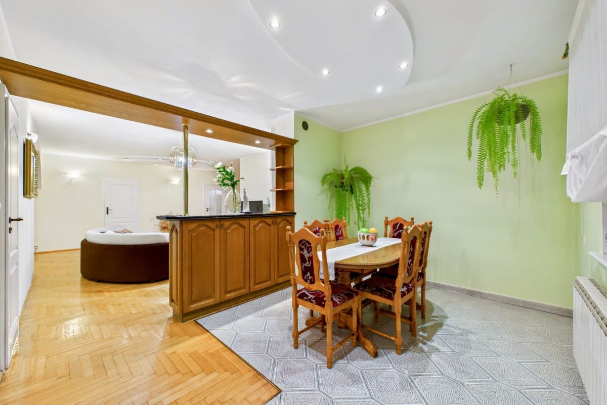 Lokal użytkowy  pokojowe na Sprzedaż