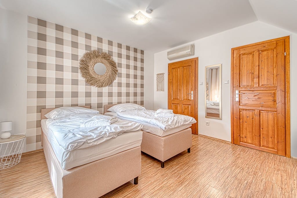 Lokal użytkowy  pokojowe na Sprzedaż