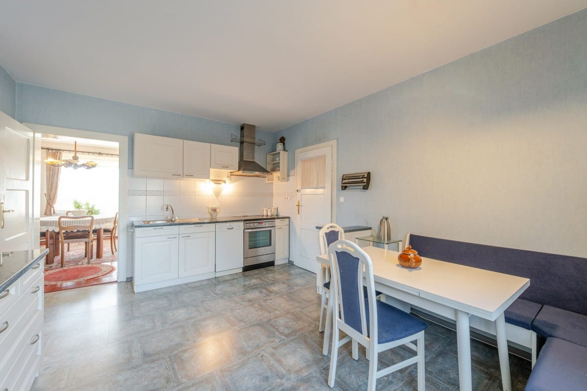 Dom 8 pokojowe na Sprzedaż