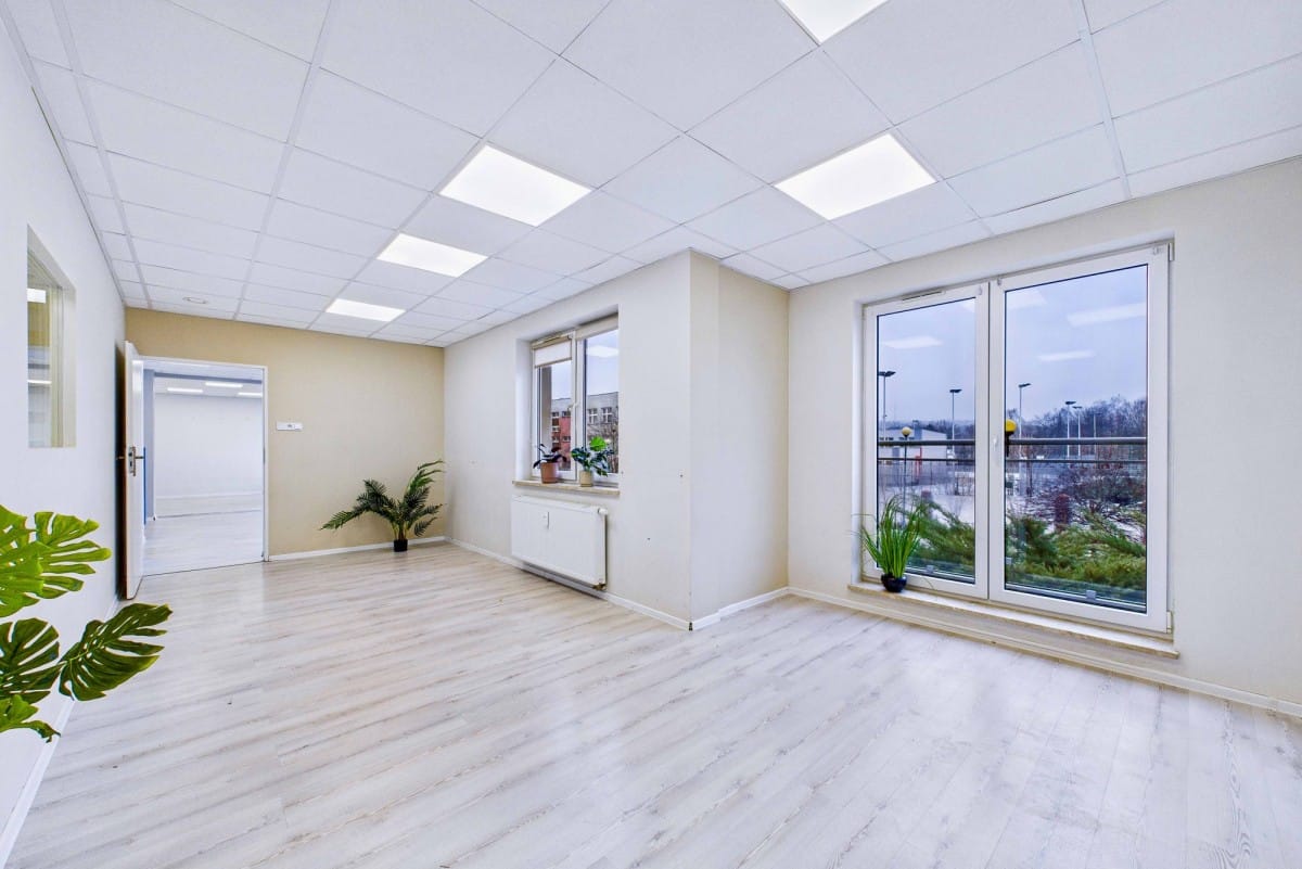 Lokal użytkowy  pokojowe na Sprzedaż