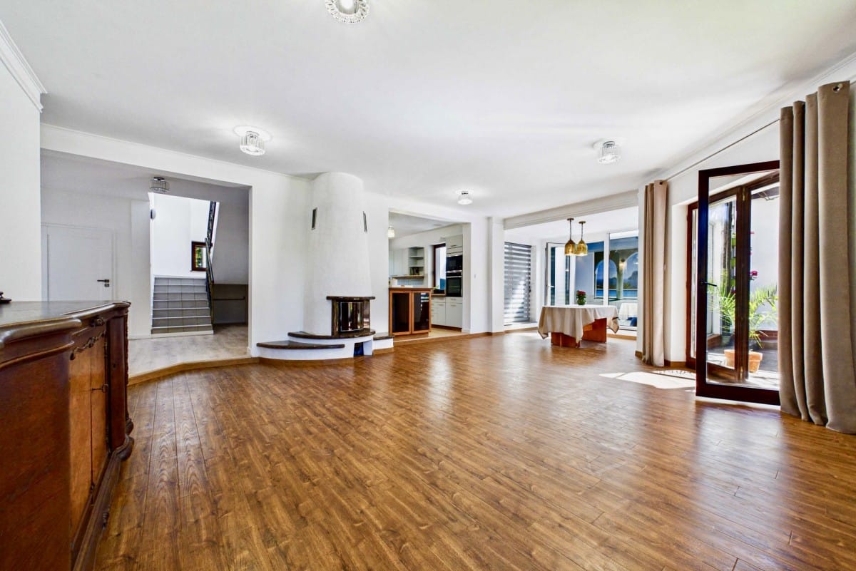 Dom 6 pokojowe na Sprzedaż