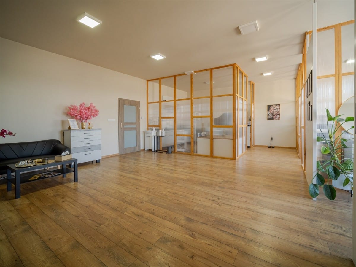 Lokal użytkowy  pokojowe na Sprzedaż