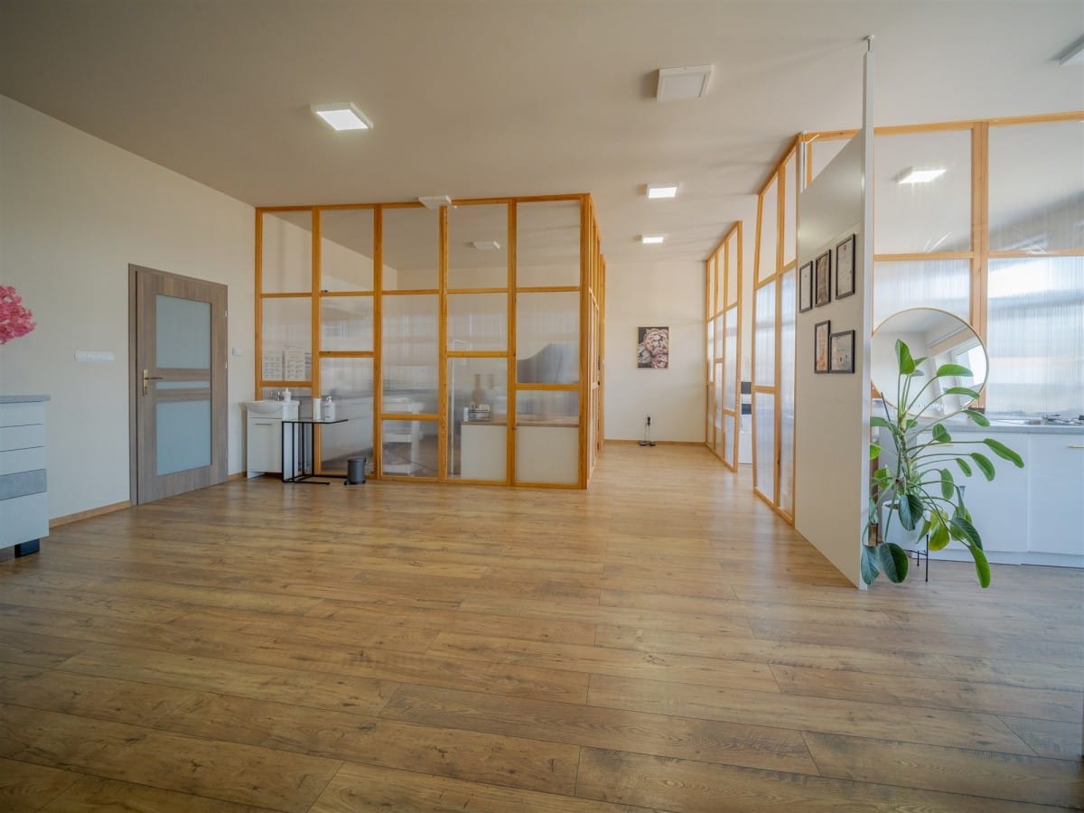 Lokal użytkowy  pokojowe na Sprzedaż