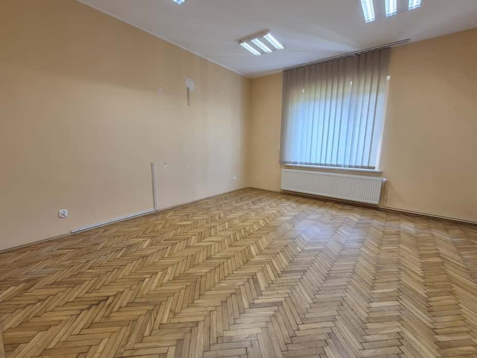 Dom 10 pokojowe na Sprzedaż