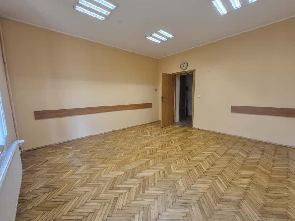 Dom 10 pokojowe na Sprzedaż