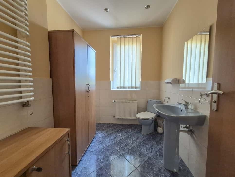 Dom 10 pokojowe na Sprzedaż