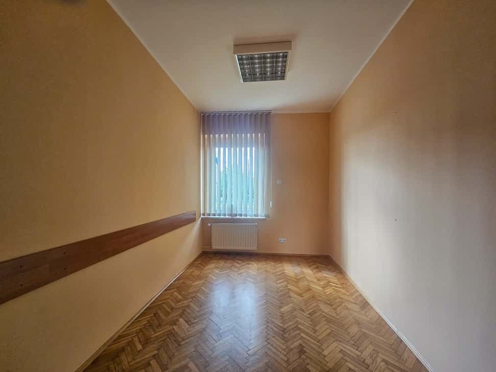 Dom 10 pokojowe na Sprzedaż