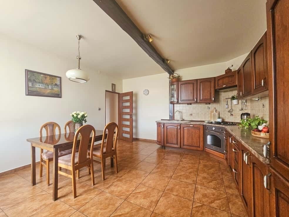 Dom 10 pokojowe na Sprzedaż