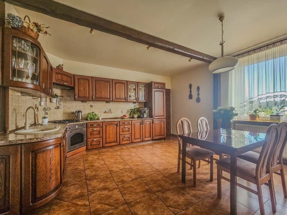 Dom 10 pokojowe na Sprzedaż