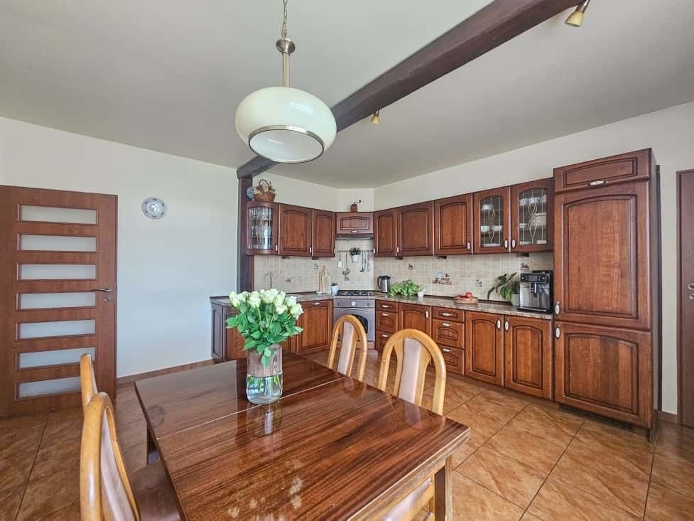 Dom 10 pokojowe na Sprzedaż