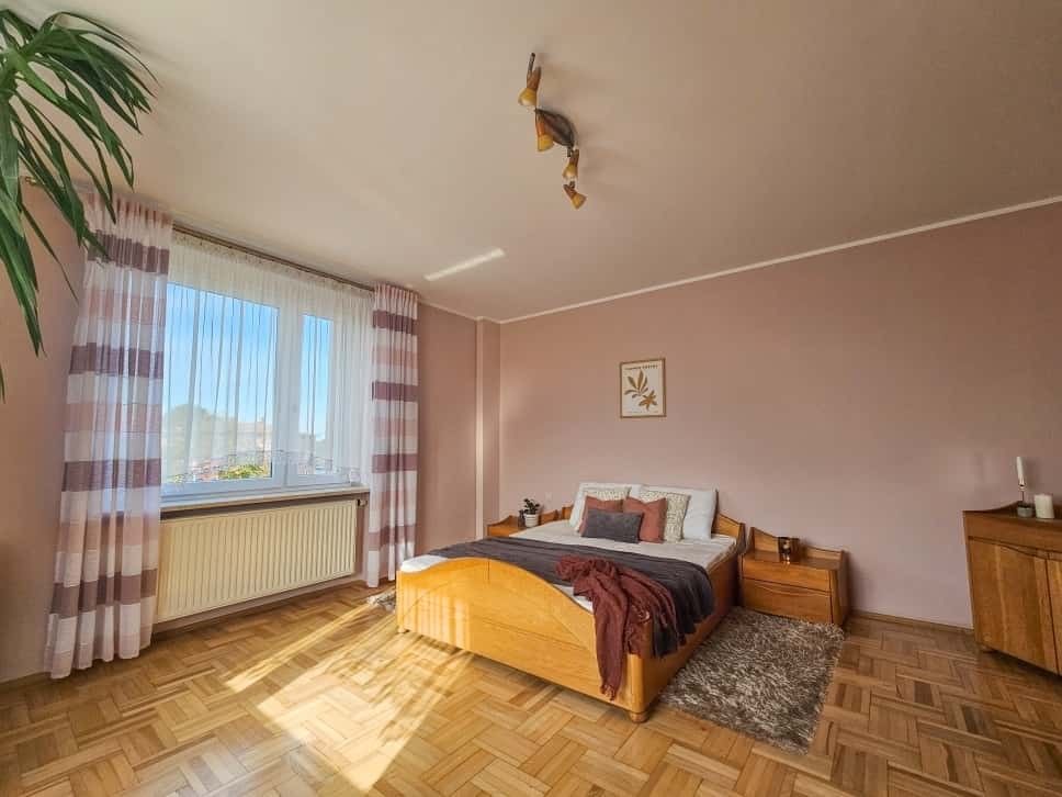 Dom 10 pokojowe na Sprzedaż