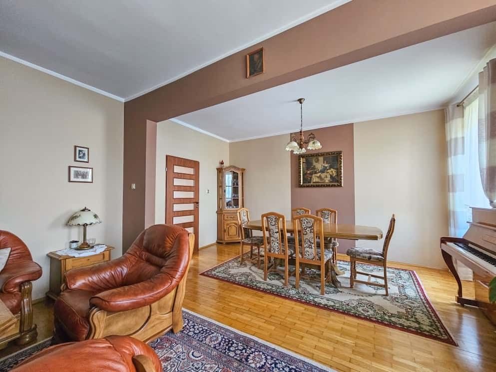 Dom 10 pokojowe na Sprzedaż