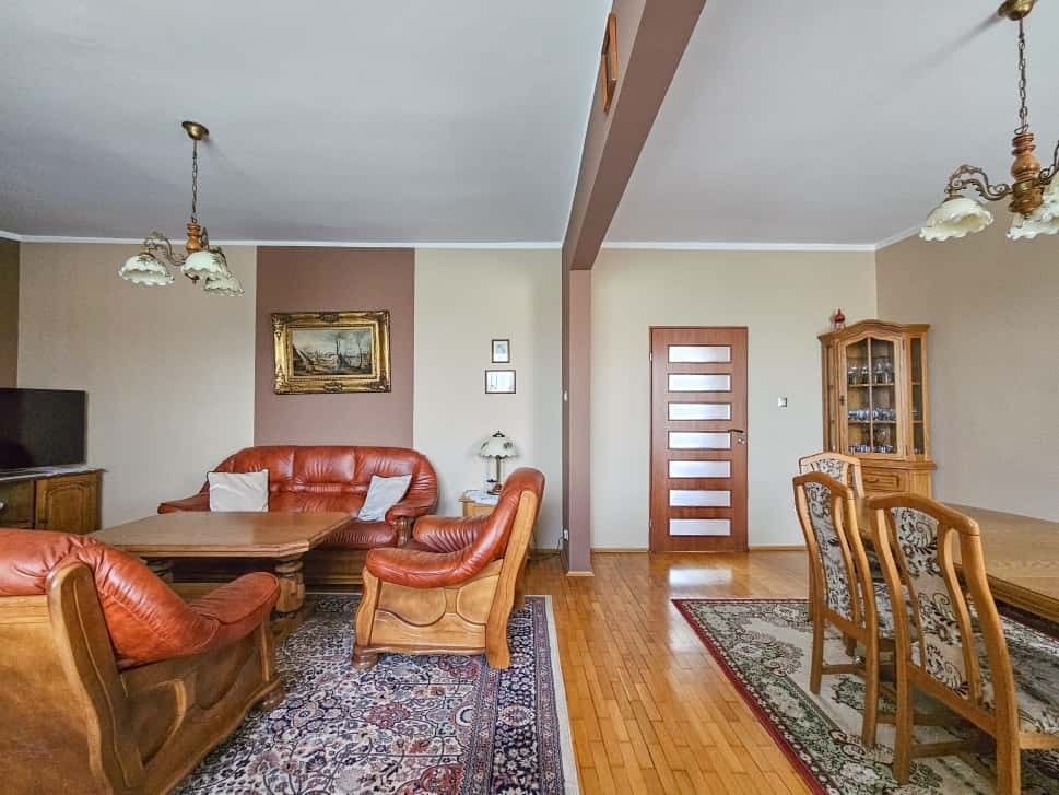 Dom 10 pokojowe na Sprzedaż