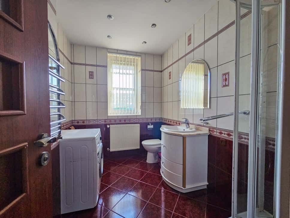 Dom 10 pokojowe na Sprzedaż