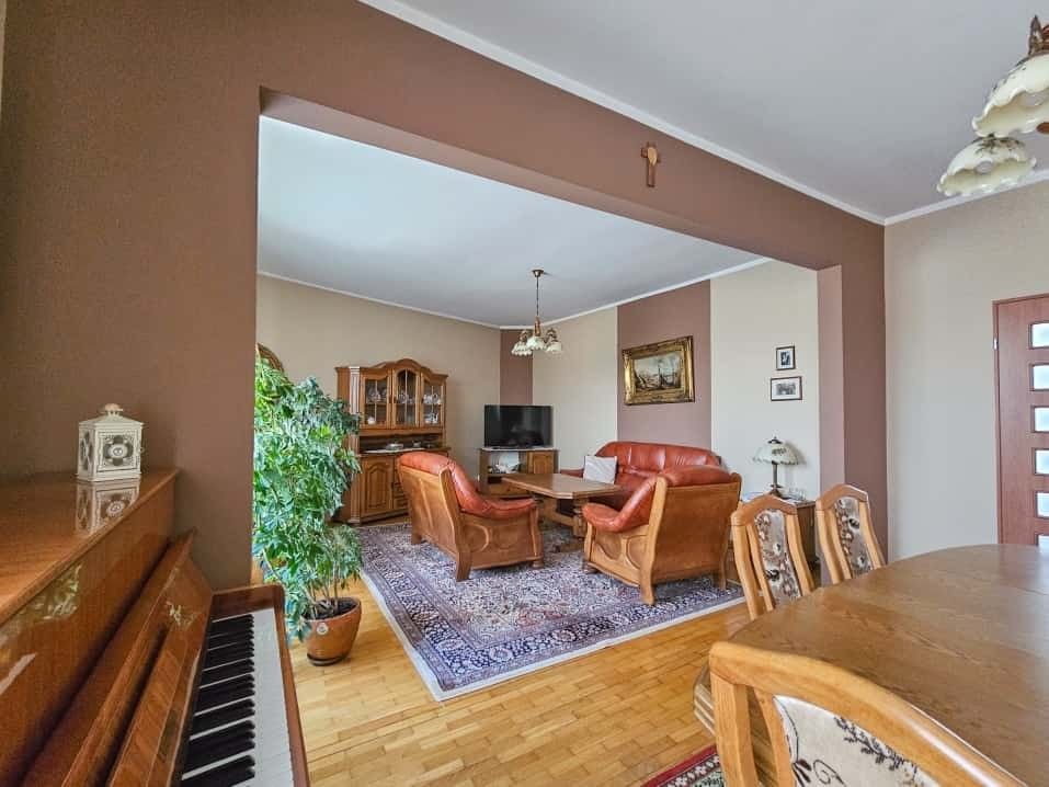 Dom 10 pokojowe na Sprzedaż