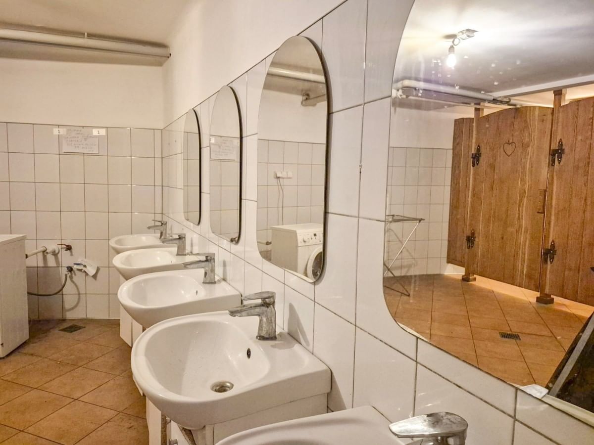 Lokal użytkowy  pokojowe na Sprzedaż