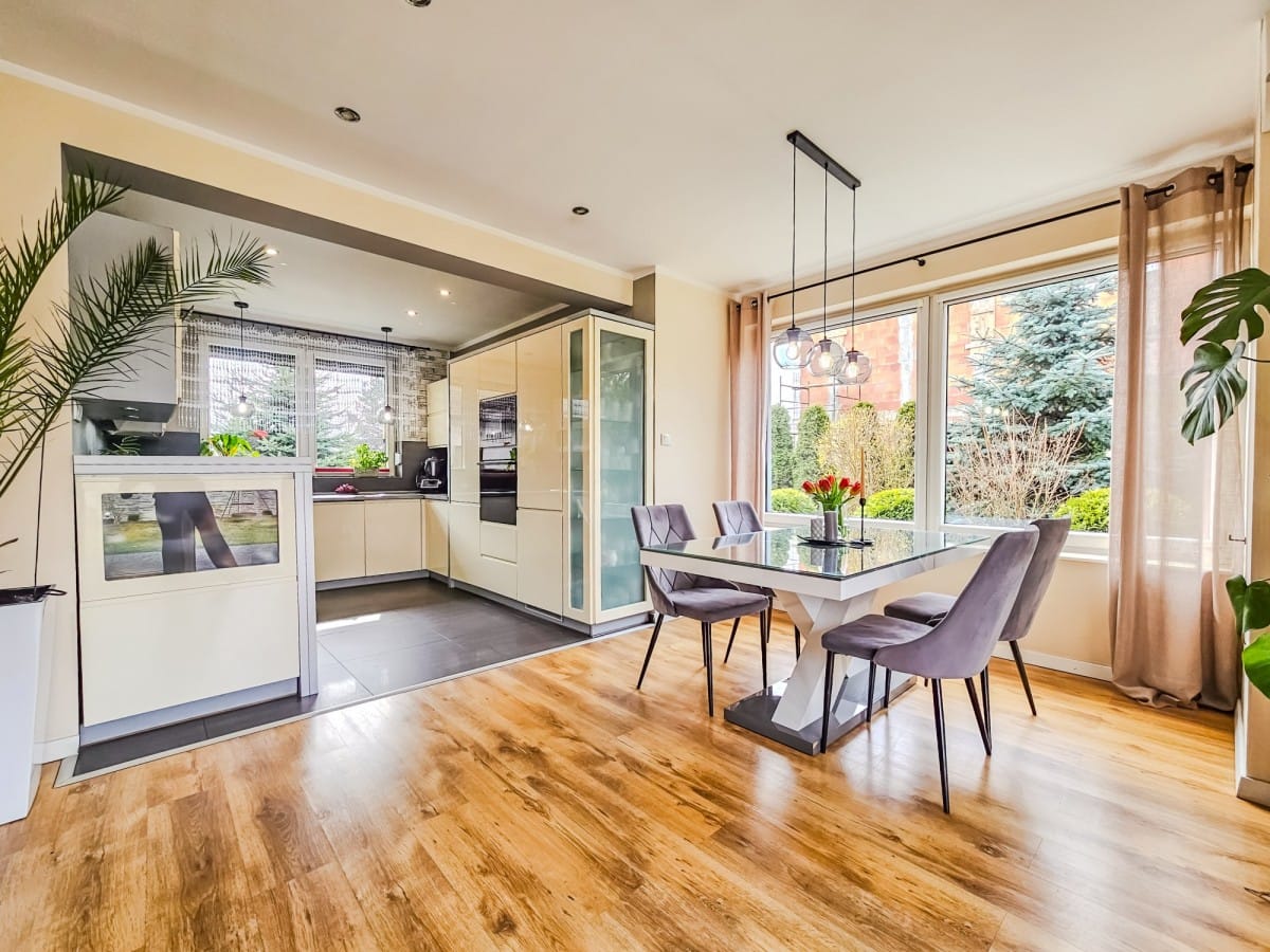 Dom  pokojowe na Sprzedaż