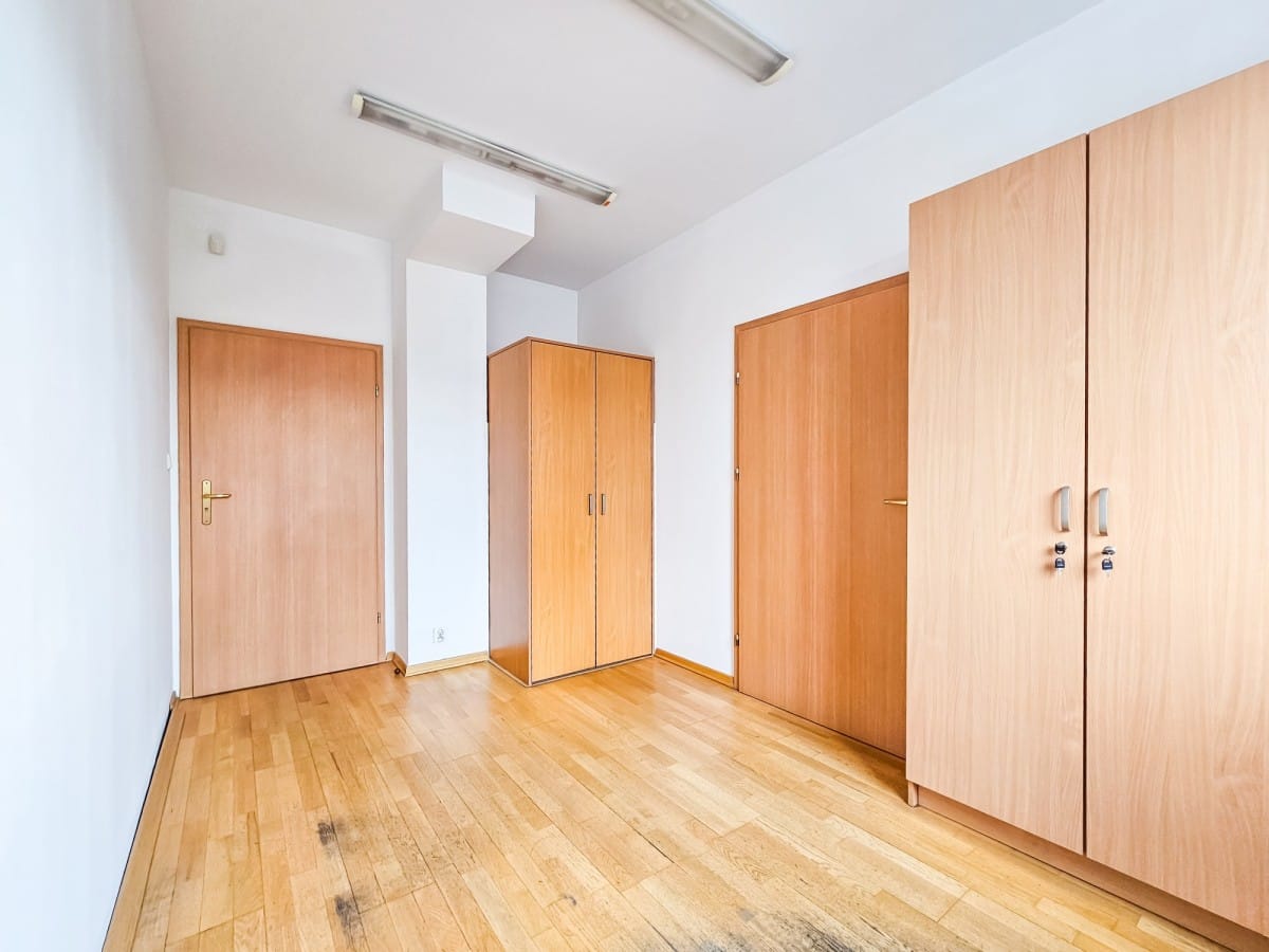 Lokal użytkowy  pokojowe na Sprzedaż