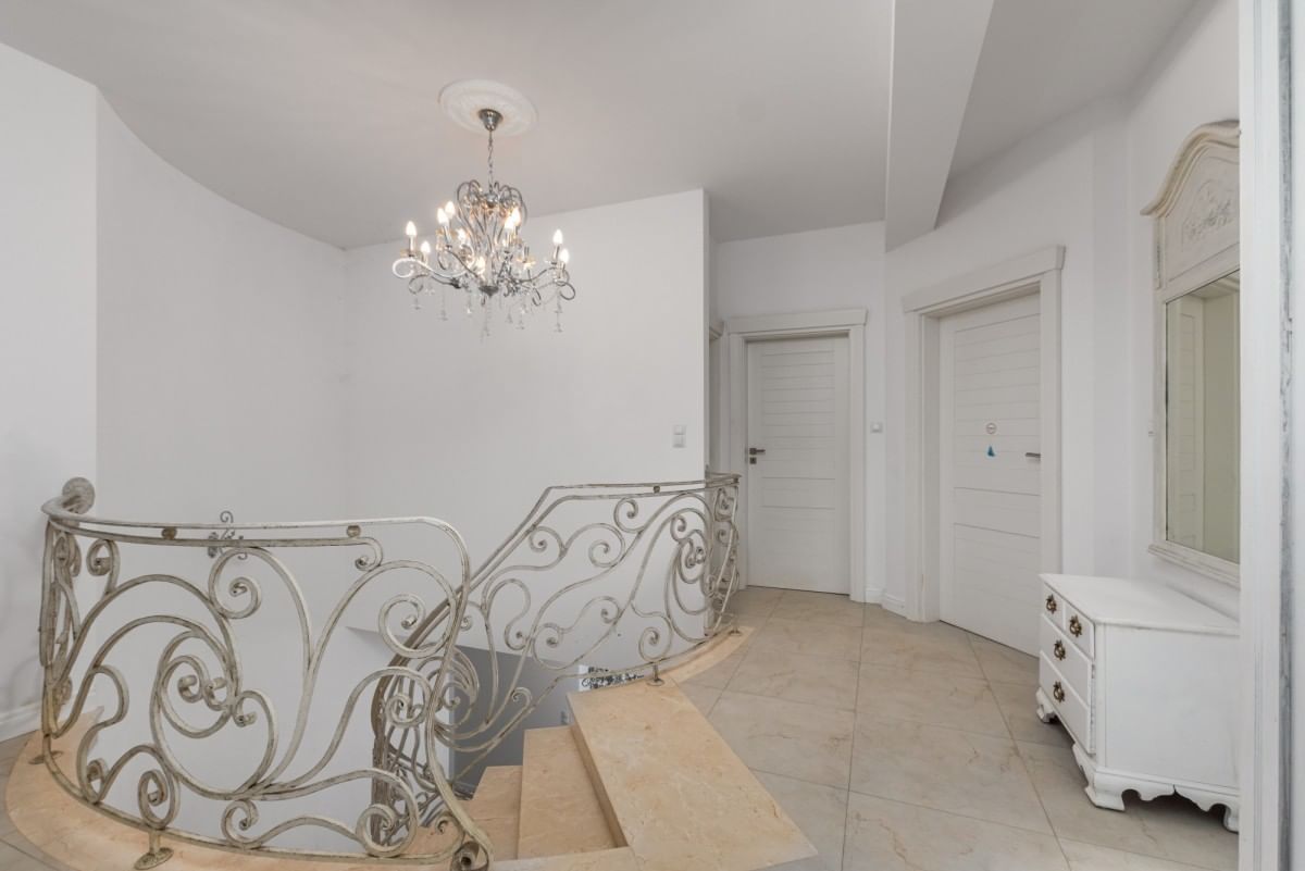 Dom 6 pokojowe na Sprzedaż