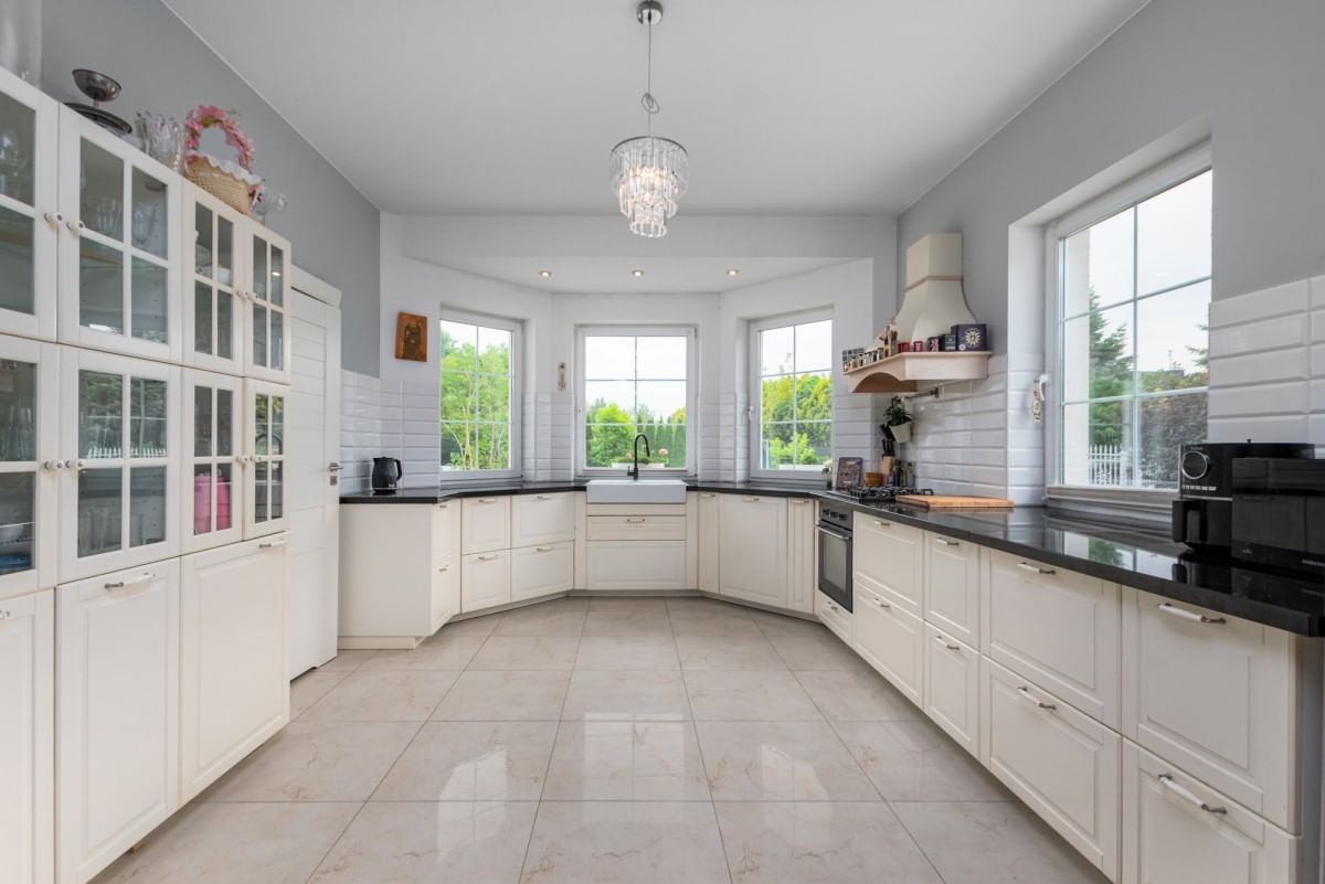 Dom 6 pokojowe na Sprzedaż