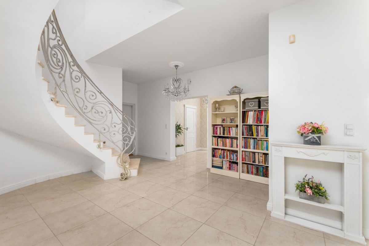 Dom 6 pokojowe na Sprzedaż