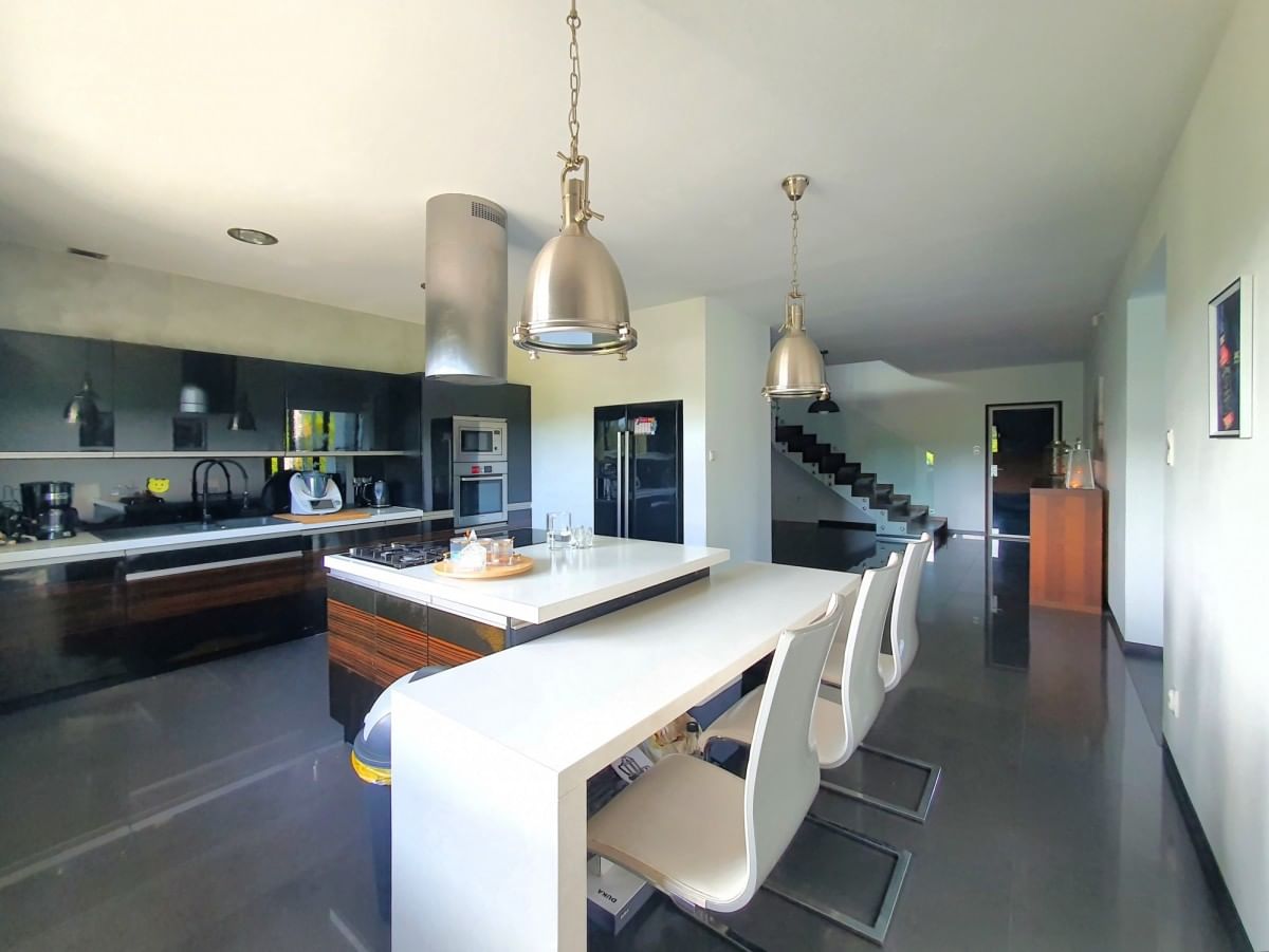 Dom 5 pokojowe na Sprzedaż