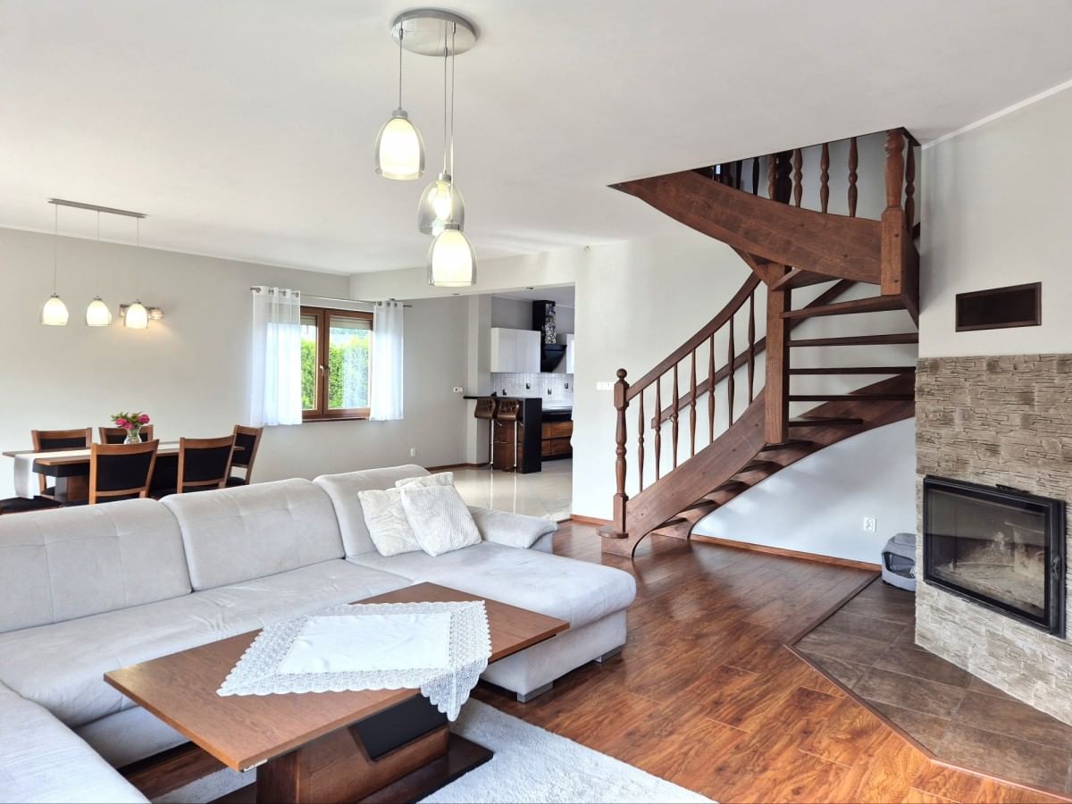 Dom 4 pokojowe na Sprzedaż