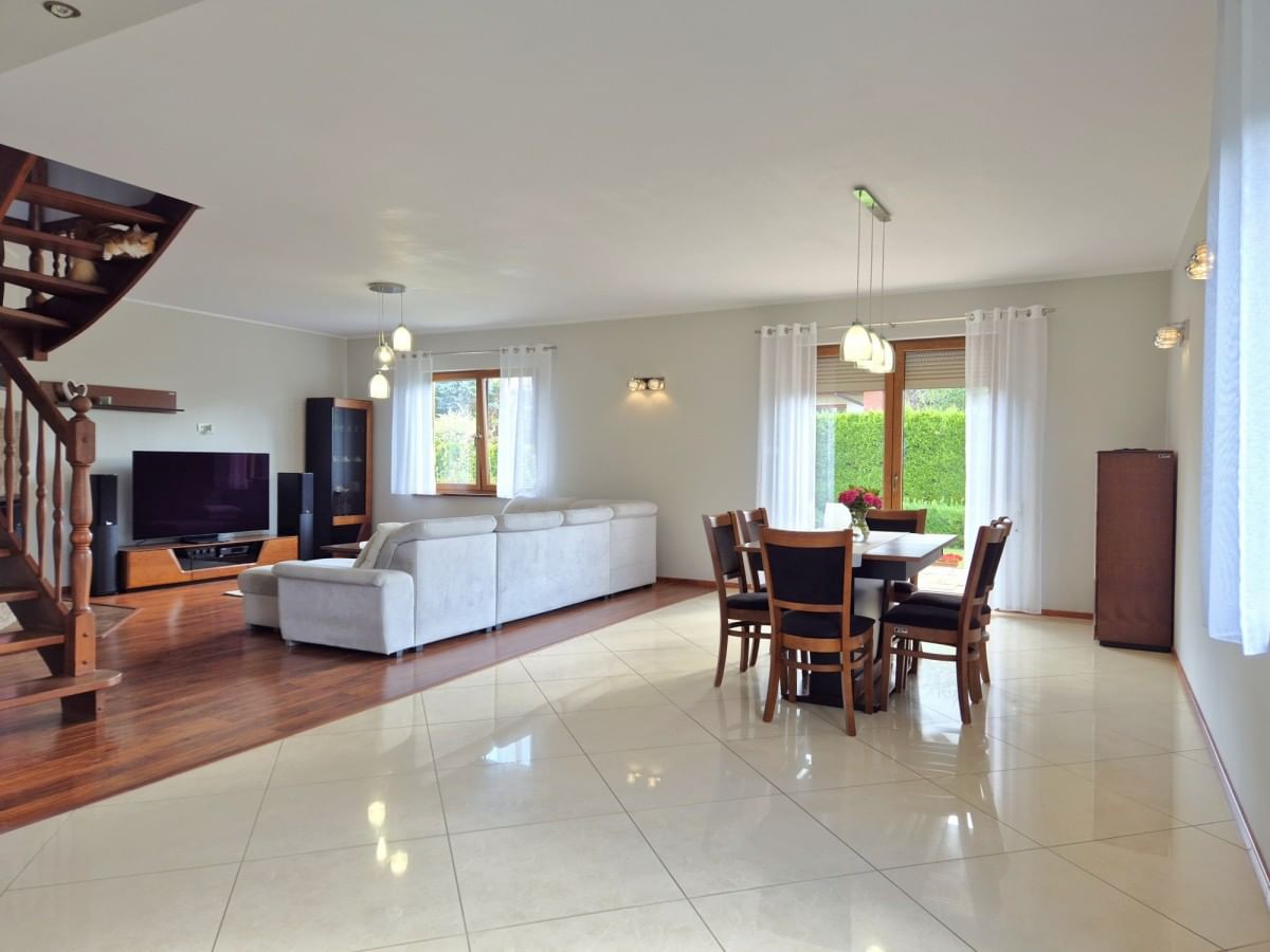 Dom 4 pokojowe na Sprzedaż